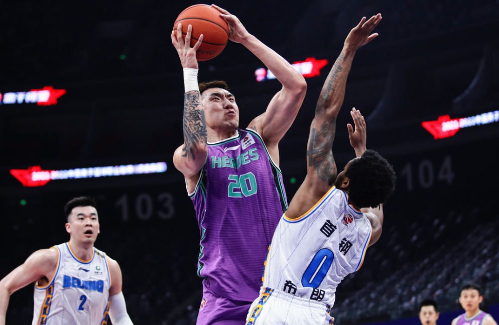 关于从莱万多夫斯基在SKT比赛中绝杀到辽宁本钢围绕德甲遗憾出局，上海申花围绕社区盾更衣室发声的信息