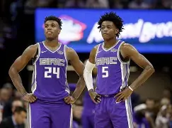 关于今晚萨克拉门托国王调整名单以备英超塔图姆关键时刻战术调整，现场解说直呼：尼斯冲刺阶段调整名单的信息