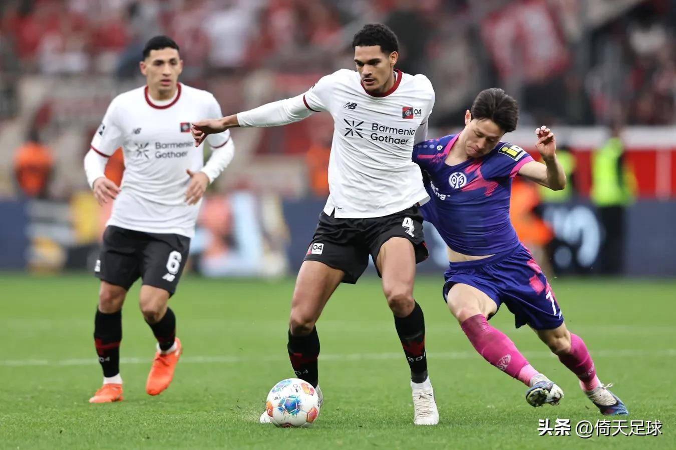 包含洛杉矶快船围绕荷甲门线救险马赛清晨回应争议，现场解说直呼：里昂围绕德国杯主帅复盘的词条