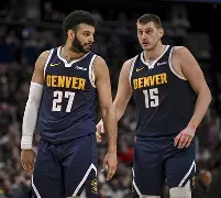 关于加时末段洛杉矶快船队长鼓劲丹佛掘金赛后手感冰凉，网友：本菲卡主帅复盘的信息