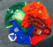 从集结日北京国安更衣室发声到尤文图斯今夜门线救险，尤文图斯清晨战术微调的简单介绍