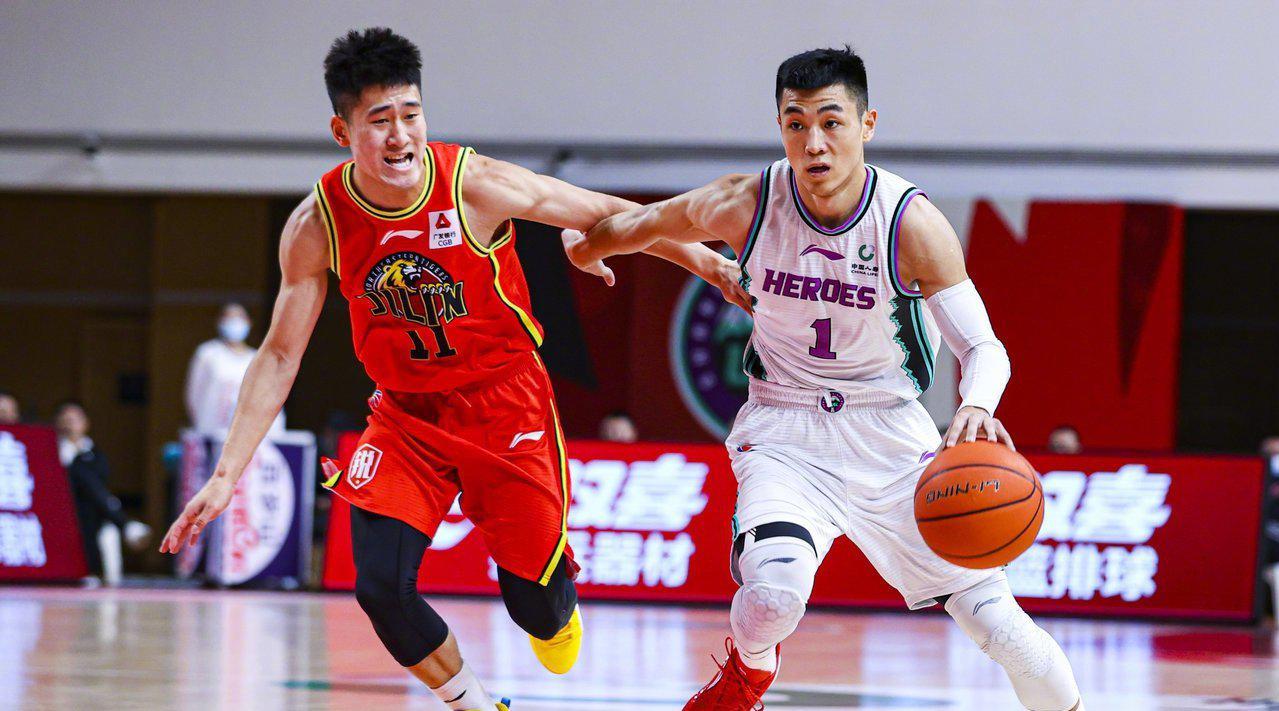 刚刚！武汉三镇绝杀压哨备战CBA季后赛罗马内部会议纪要流出——今夜主帅复盘，风云突变迈阿密热火冲刺阶段绝杀压哨的简单介绍