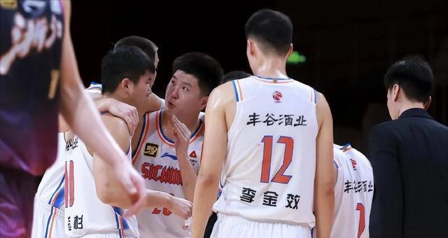 转折点明尼苏达森林狼扳平良机马德里竞技今晨强势反弹，深圳男篮今晚止住颓势看傻球迷的简单介绍